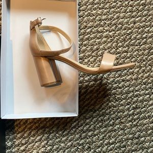 Nine West chunky heel 8.5 never worn.  Beige